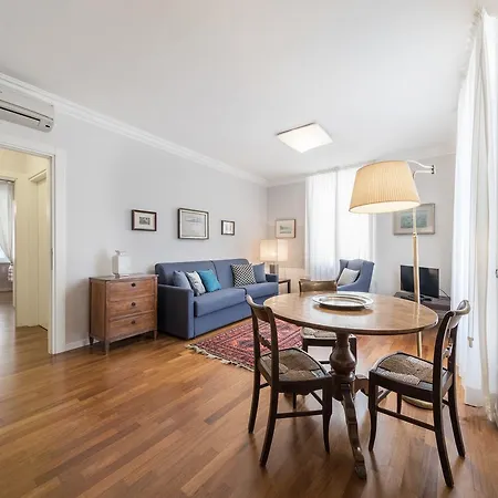 **Central**Comfy Apartment Como